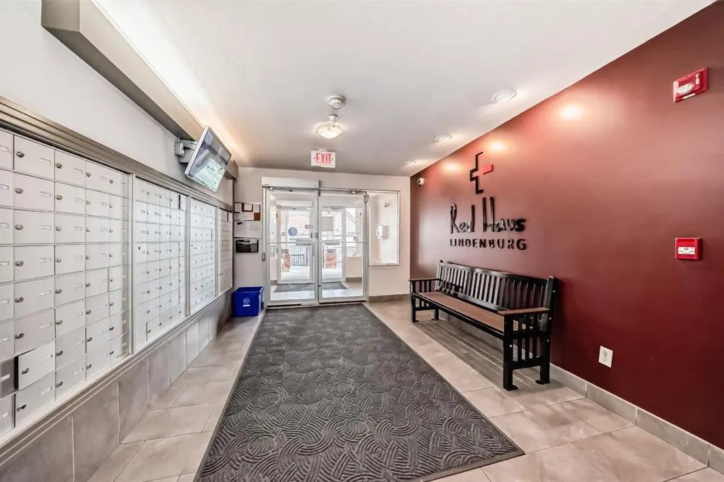 60 Royal Oak Plaza NW, #120