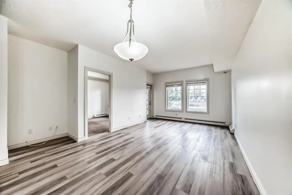 60 Royal Oak Plaza NW, #120