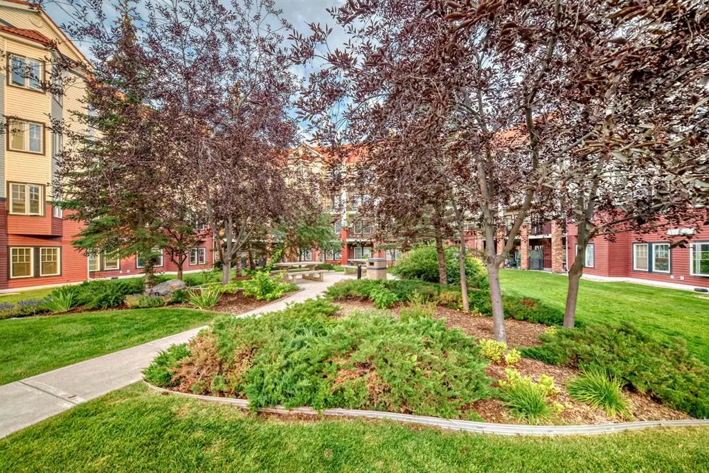 60 Royal Oak Plaza NW, #120
