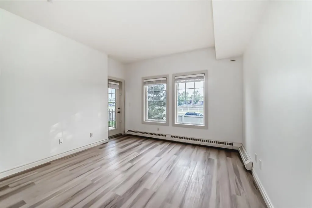 60 Royal Oak Plaza NW, #120