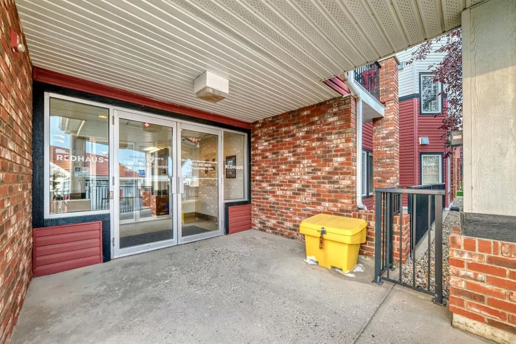 60 Royal Oak Plaza NW, #120