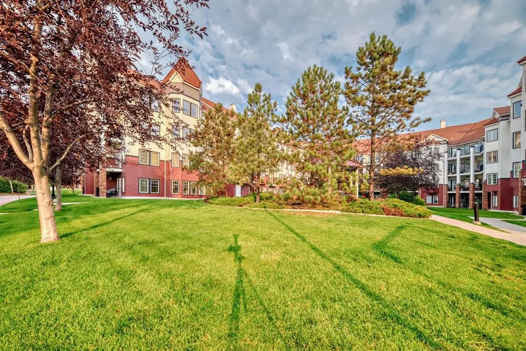 60 Royal Oak Plaza NW, #120