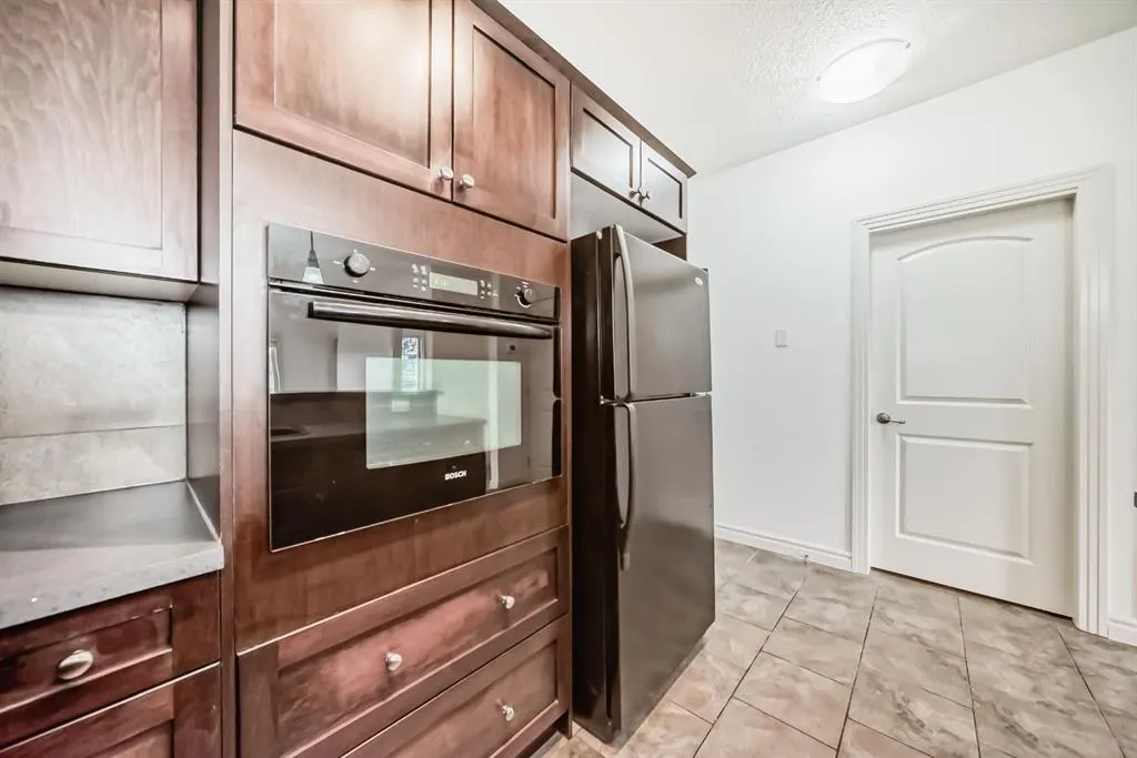 60 Royal Oak Plaza NW, #120