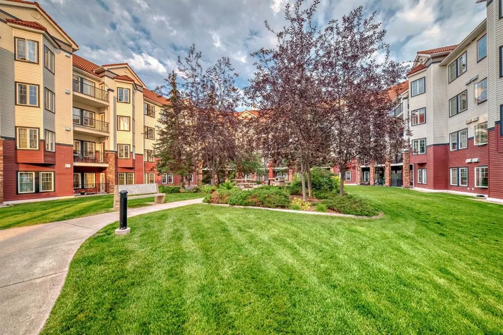 60 Royal Oak Plaza NW, #120