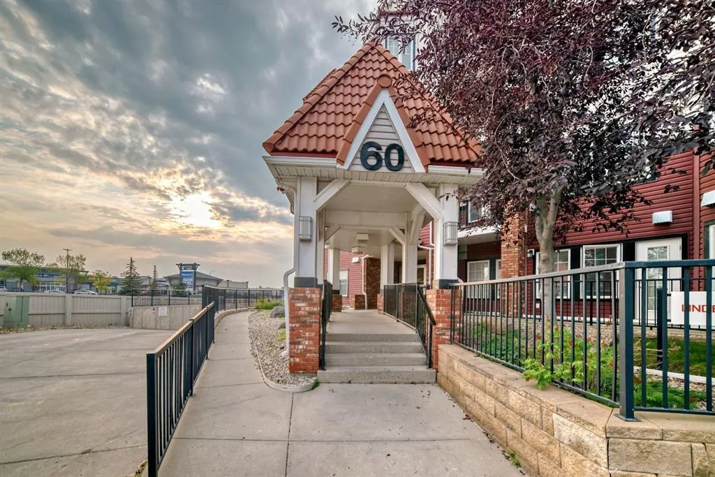 60 Royal Oak Plaza NW, #120