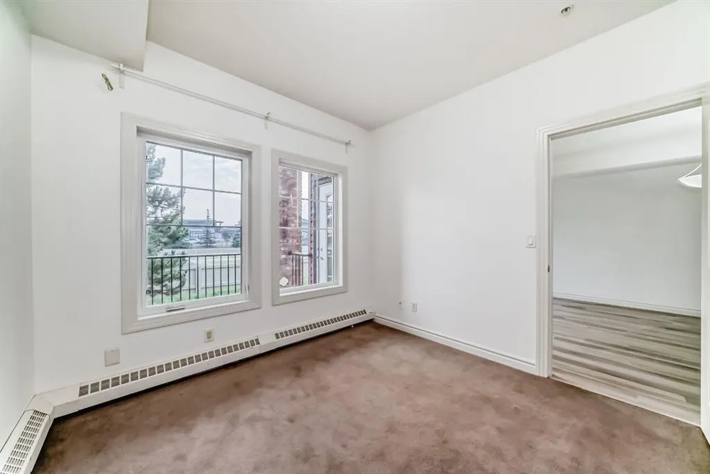60 Royal Oak Plaza NW, #120