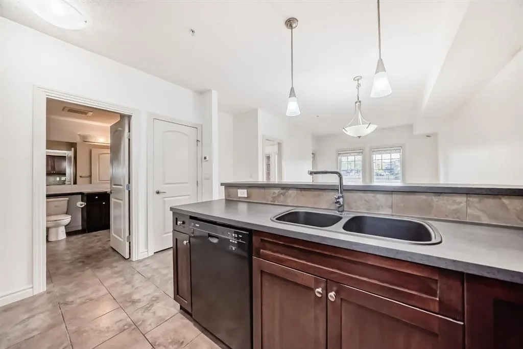 60 Royal Oak Plaza NW, #120