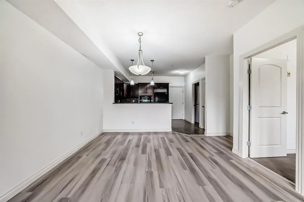 60 Royal Oak Plaza NW, #120