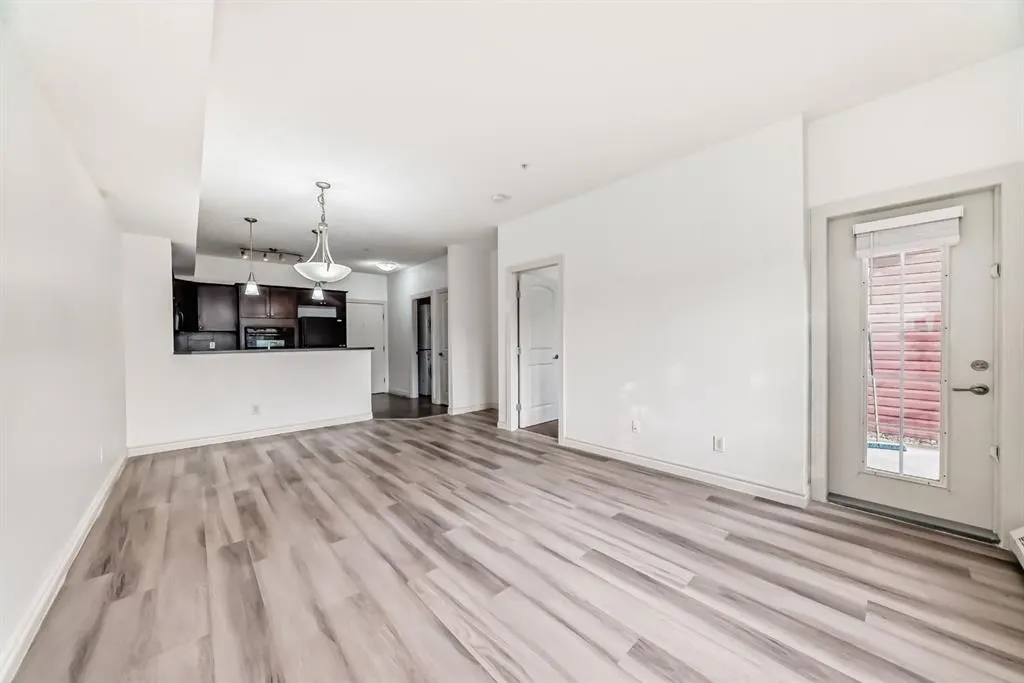 60 Royal Oak Plaza NW, #120