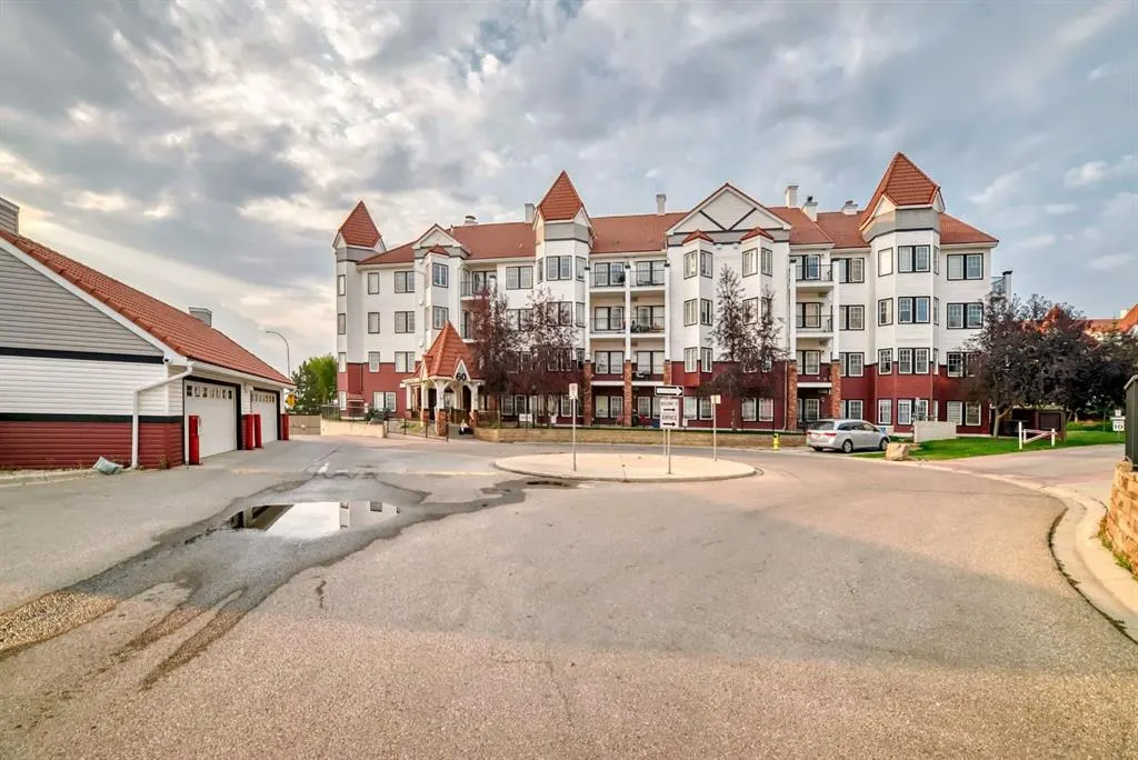 60 Royal Oak Plaza NW, #120