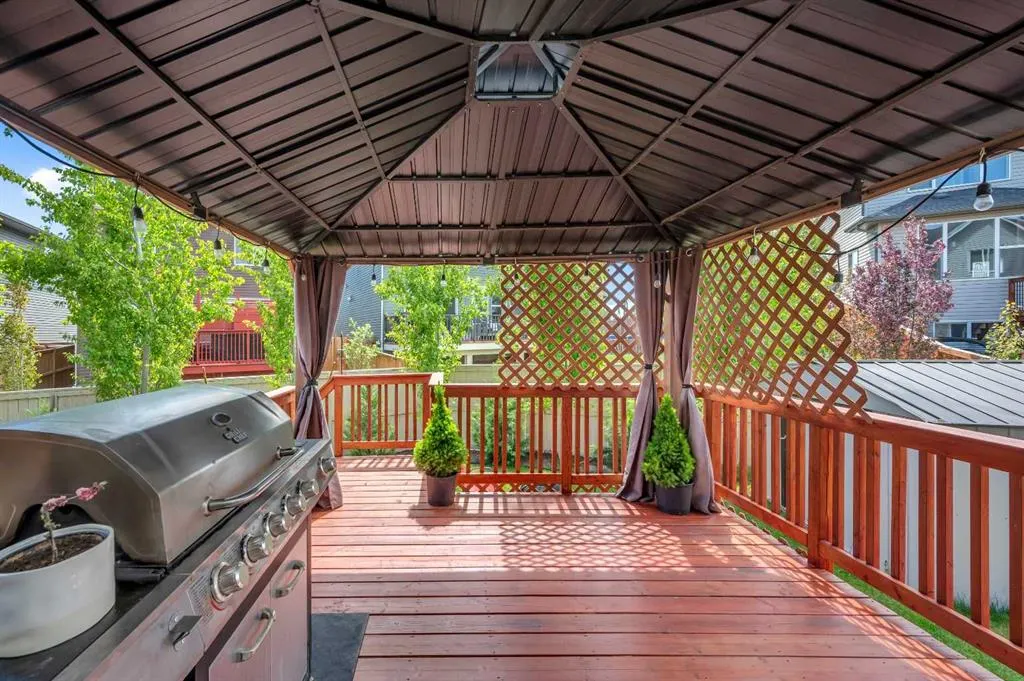 325 Bayview Way SW