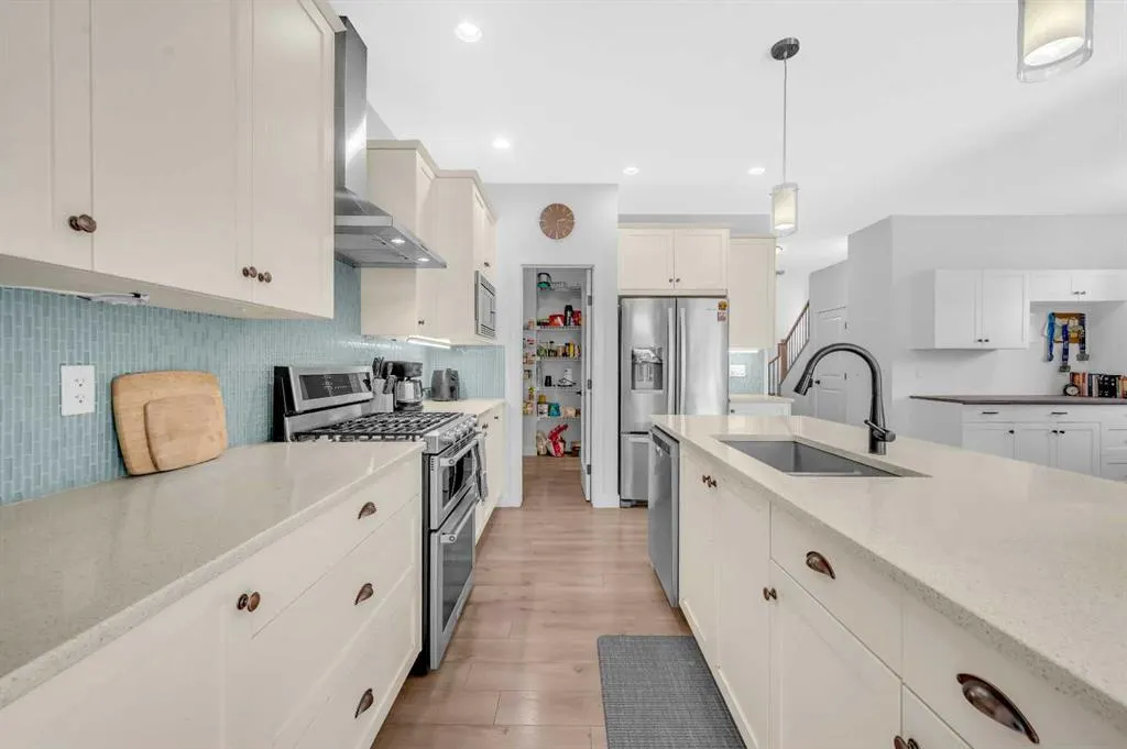 325 Bayview Way SW