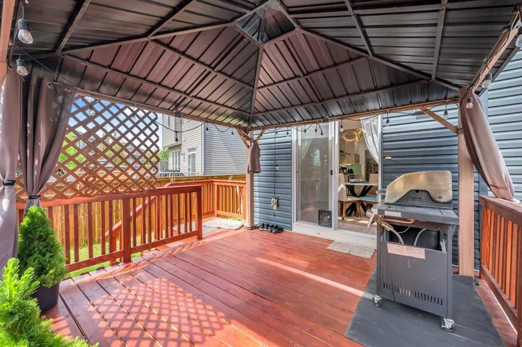 325 Bayview Way SW