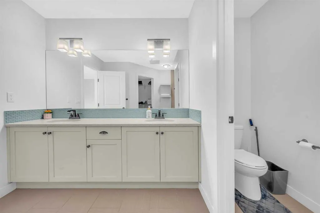 325 Bayview Way SW