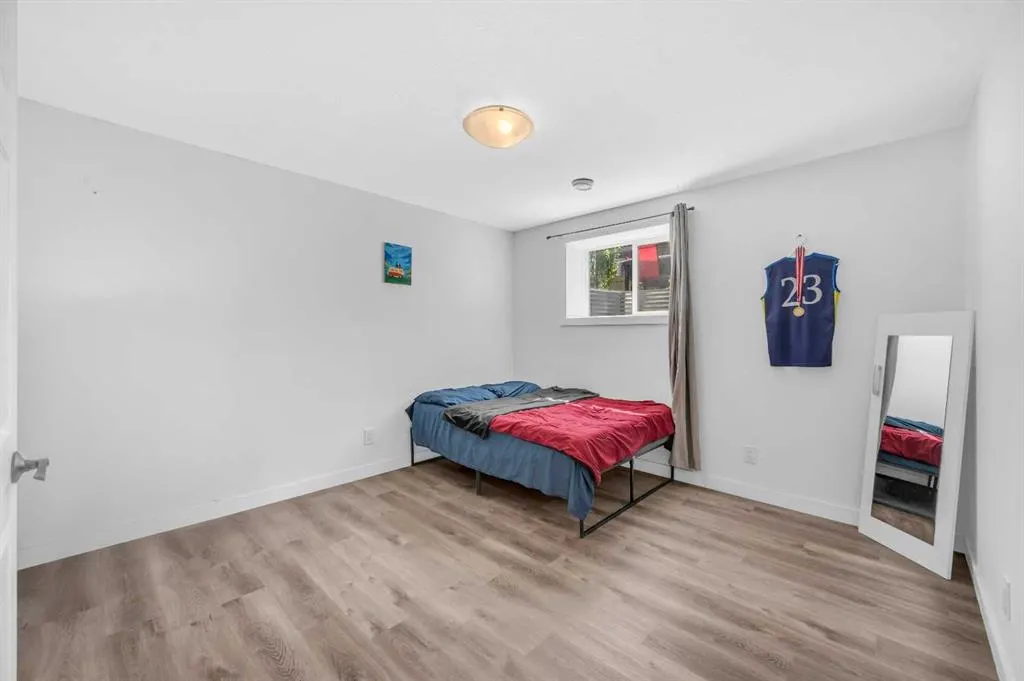 325 Bayview Way SW