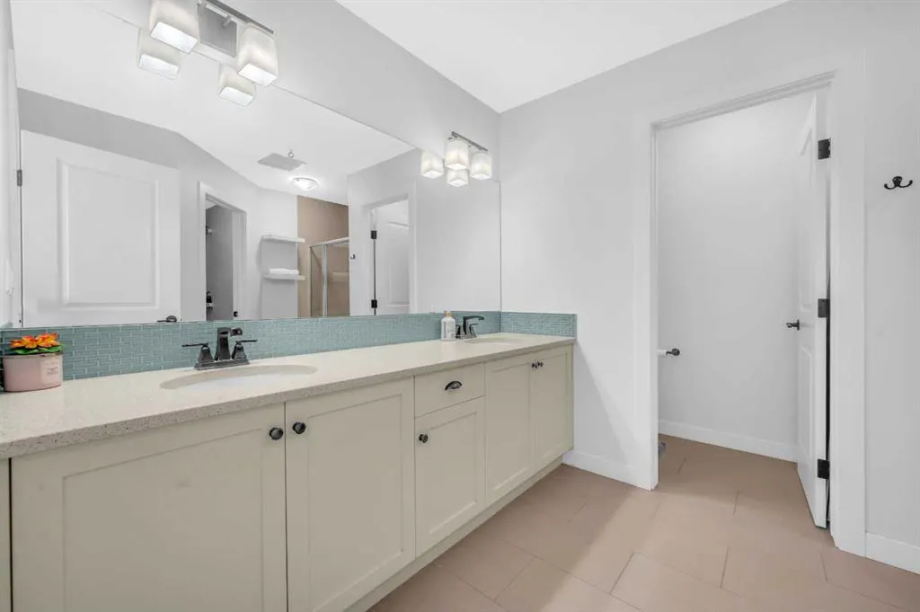 325 Bayview Way SW