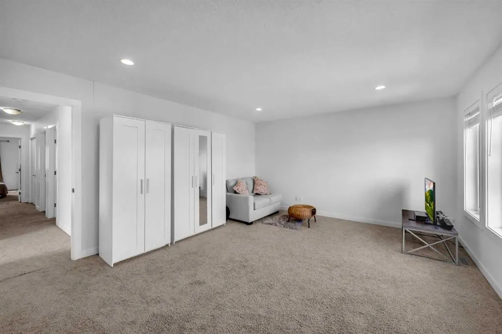 325 Bayview Way SW