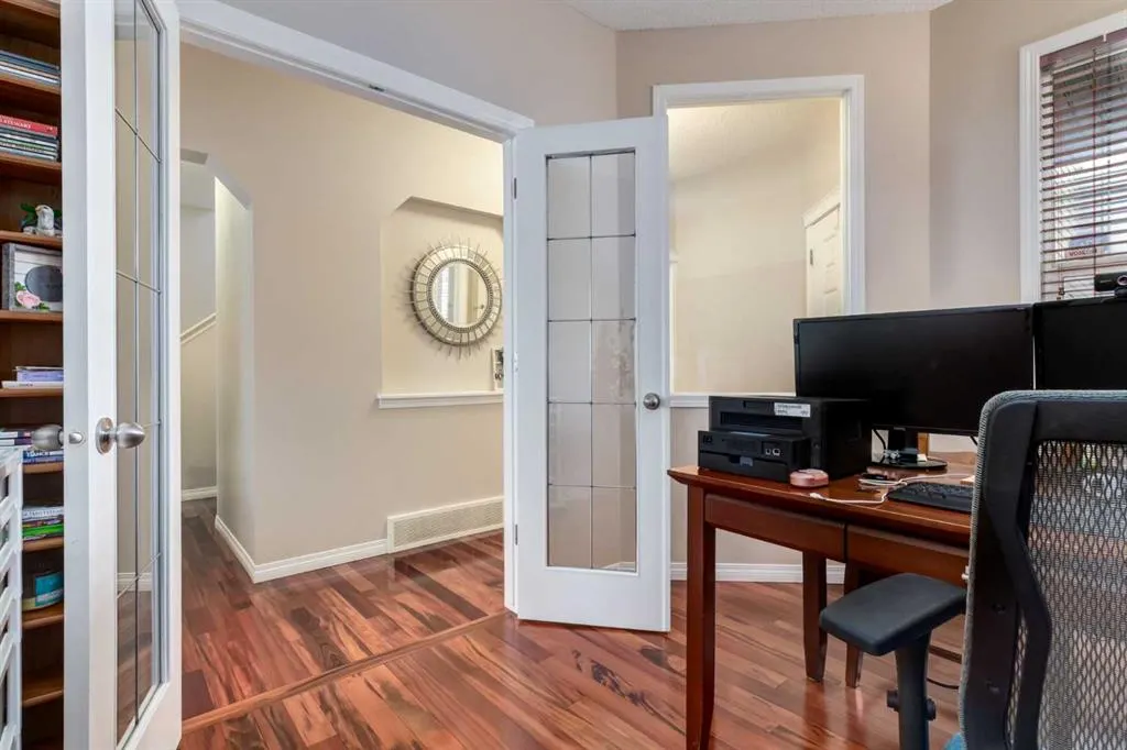 82 Everglen Crescent SW