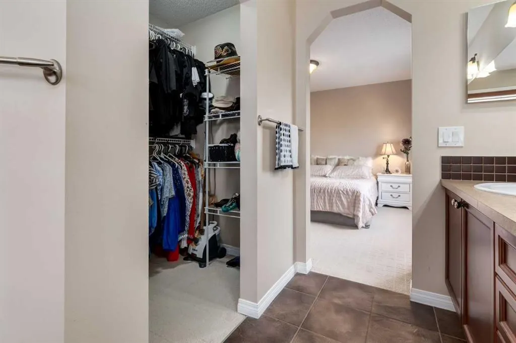 82 Everglen Crescent SW