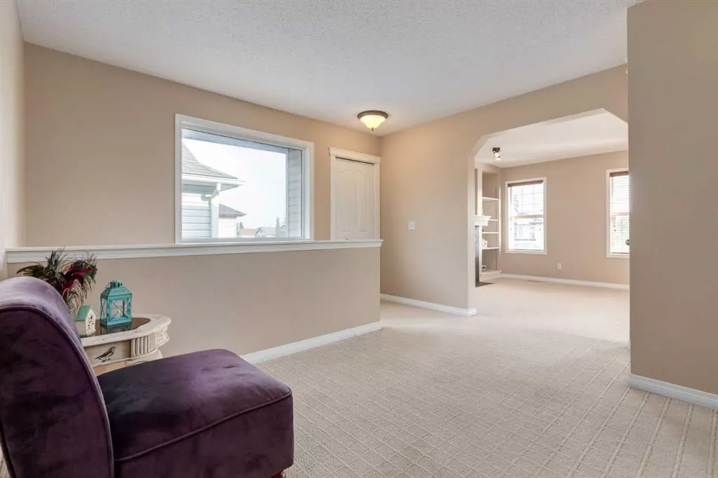 82 Everglen Crescent SW