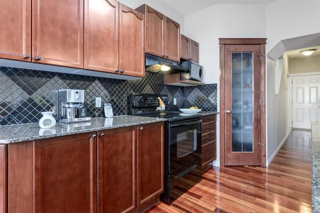 82 Everglen Crescent SW