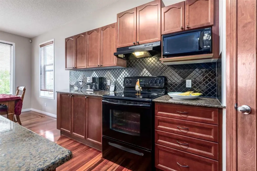 82 Everglen Crescent SW