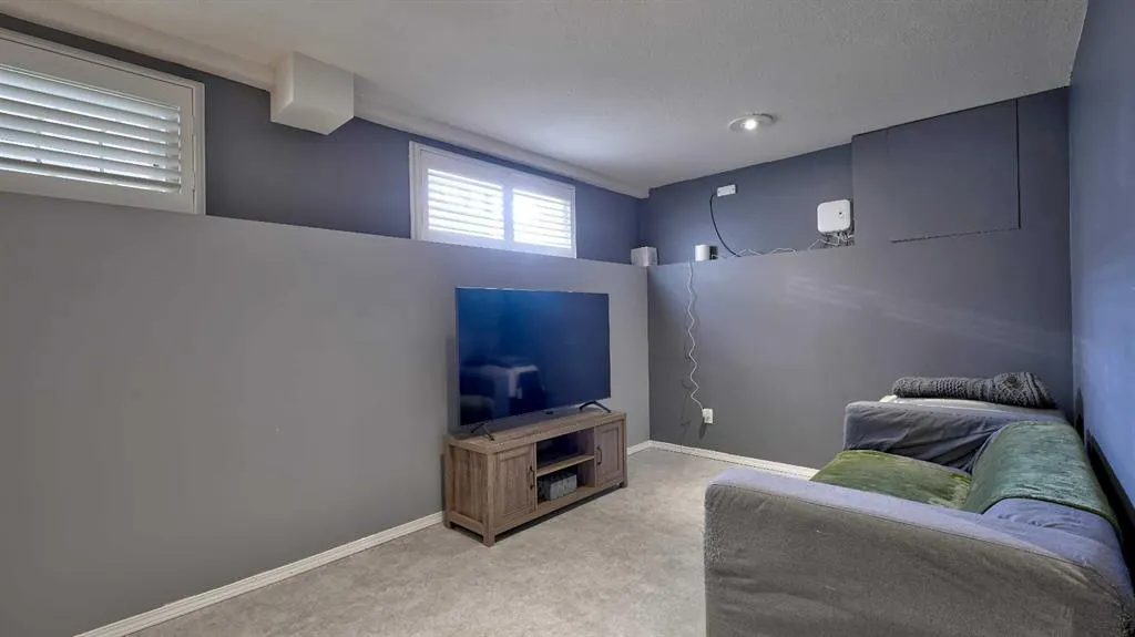 567 Edmonton Trail NE, #9