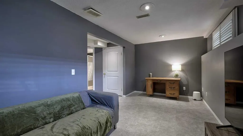 567 Edmonton Trail NE, #9