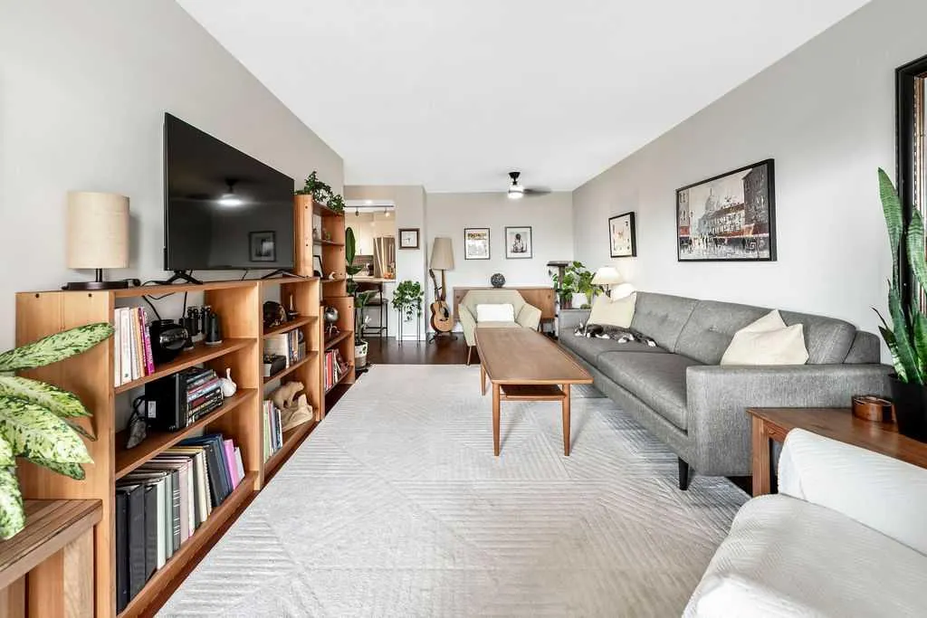 1011 12 Avenue SW, #704