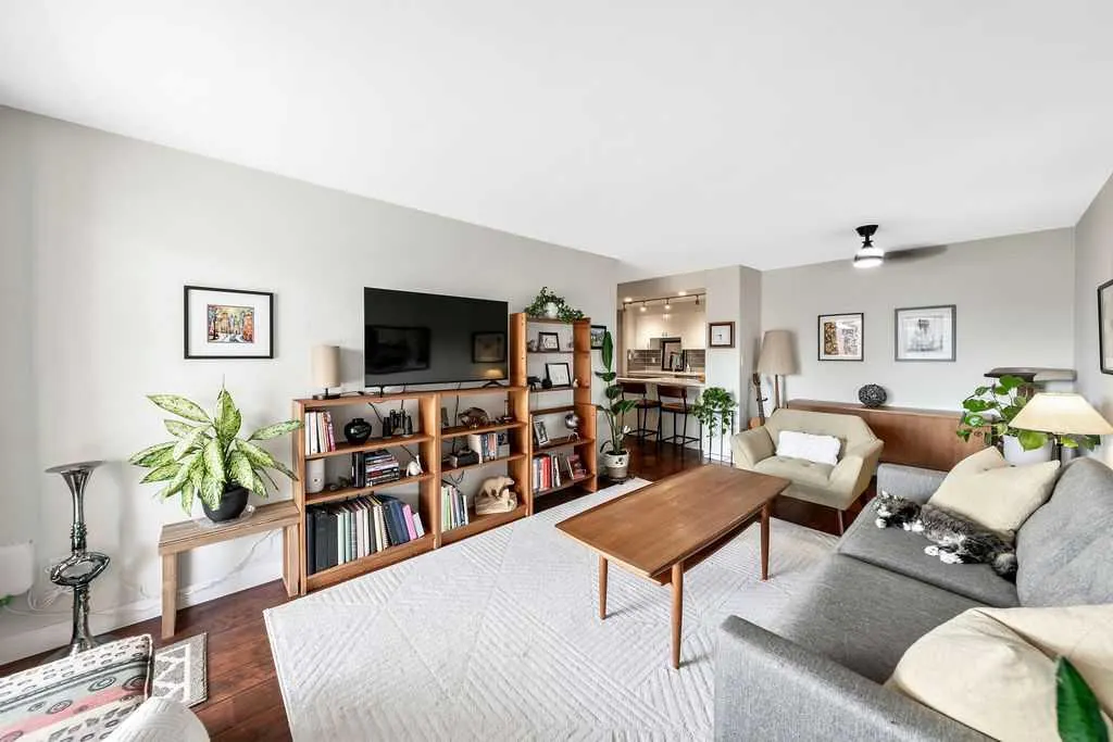 1011 12 Avenue SW, #704