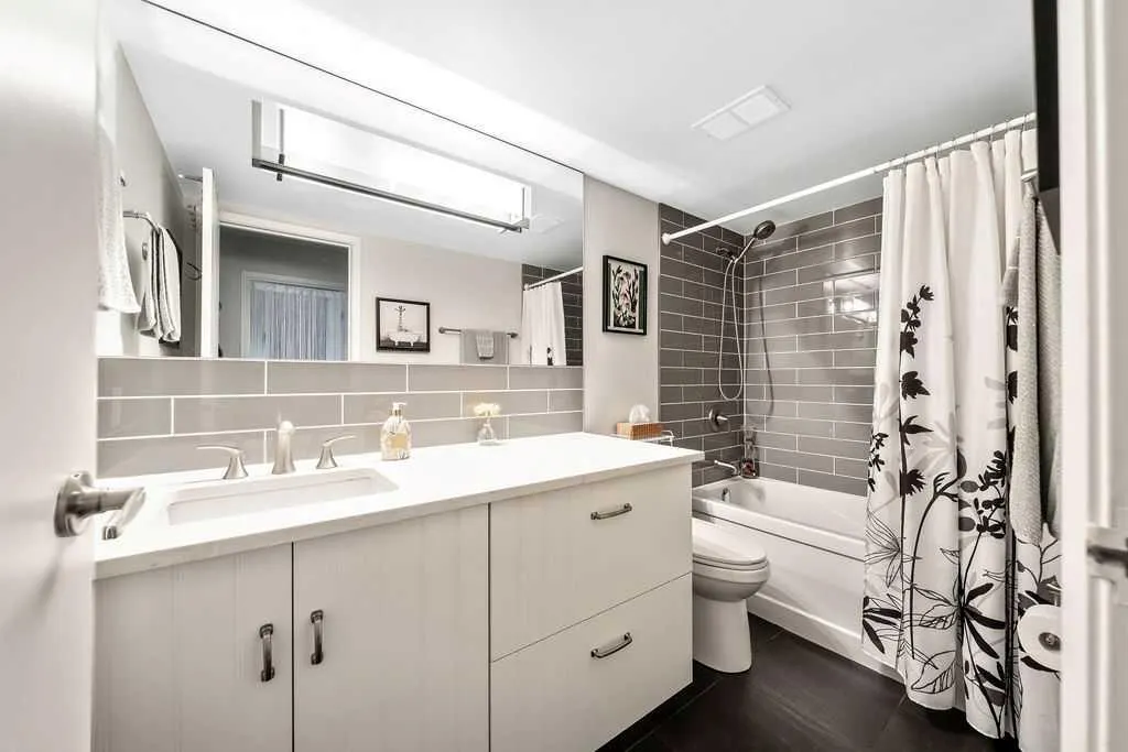 1011 12 Avenue SW, #704