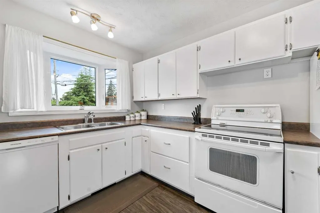 249 Acadia Drive SE