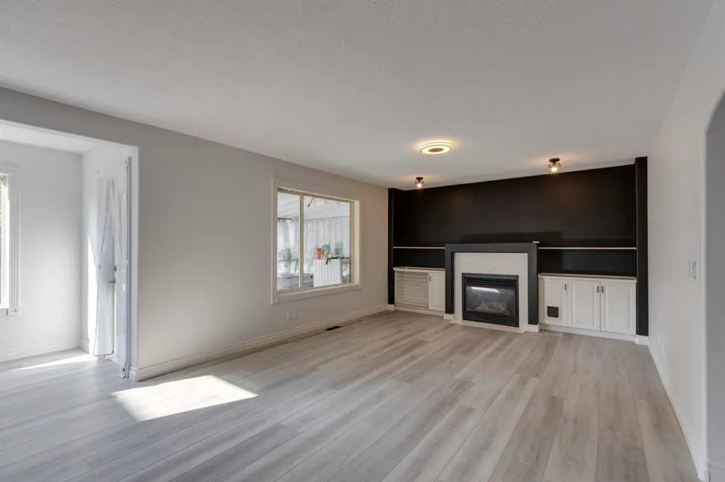 1374 Strathcona Drive SW