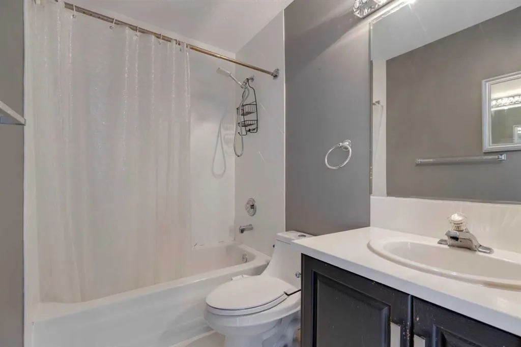 1374 Strathcona Drive SW