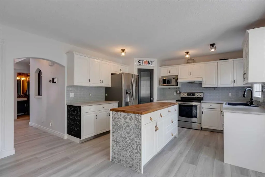 1374 Strathcona Drive SW