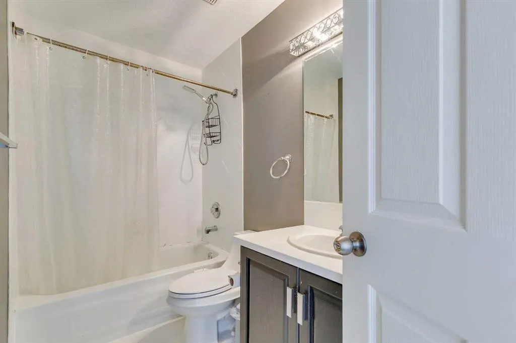 1374 Strathcona Drive SW