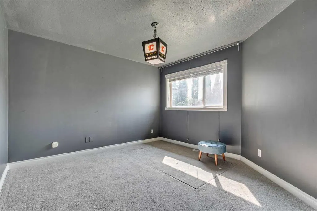 1374 Strathcona Drive SW