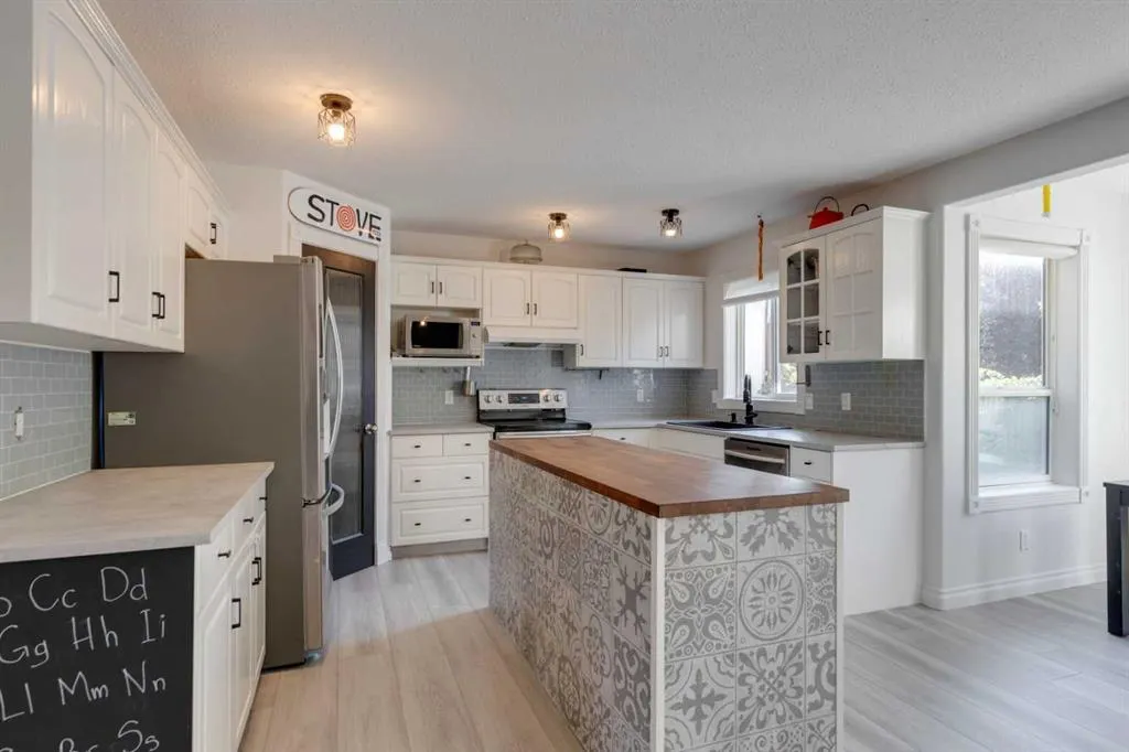 1374 Strathcona Drive SW