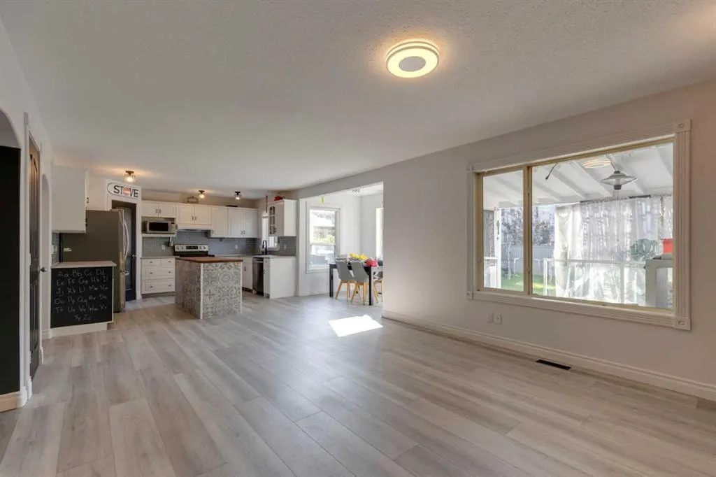 1374 Strathcona Drive SW