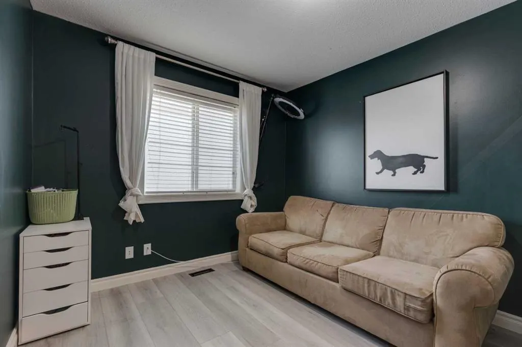 1374 Strathcona Drive SW