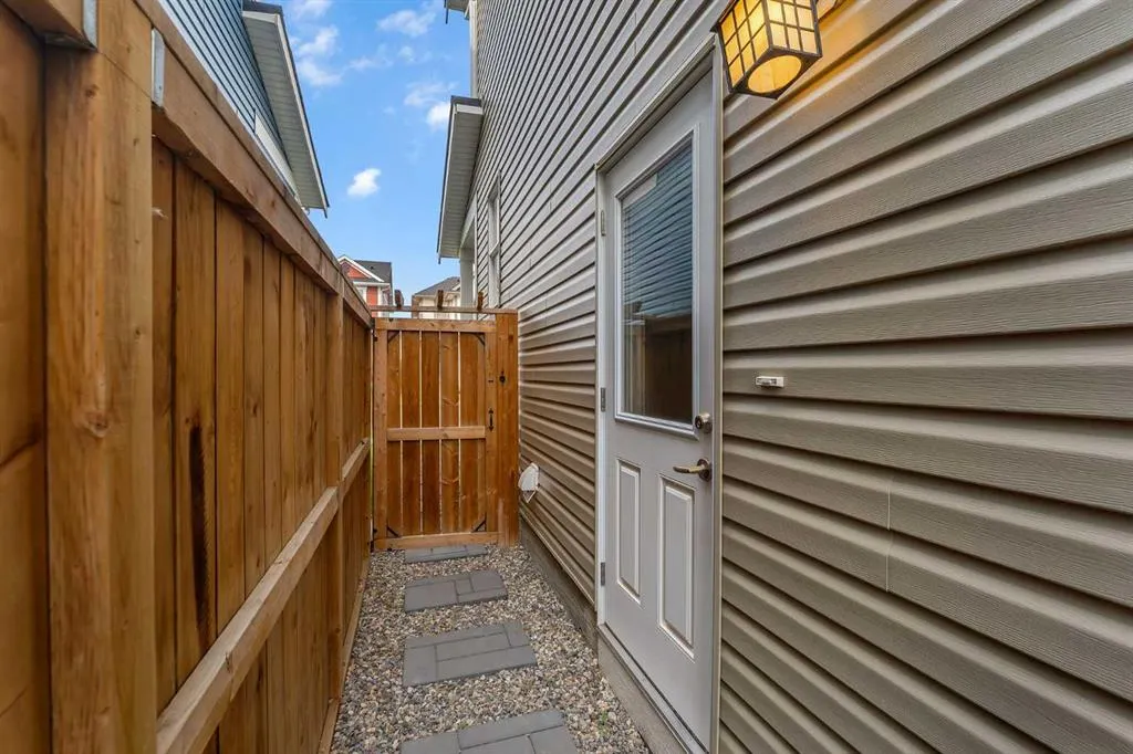 445 South Point Glen SW