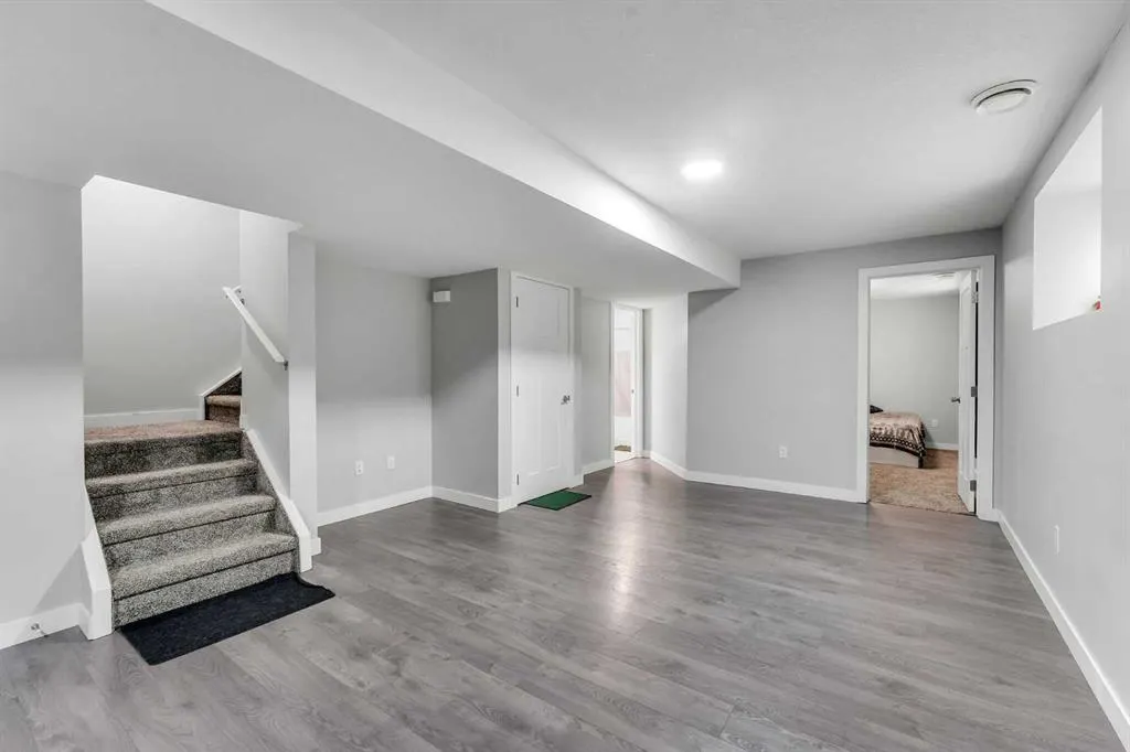 445 South Point Glen SW