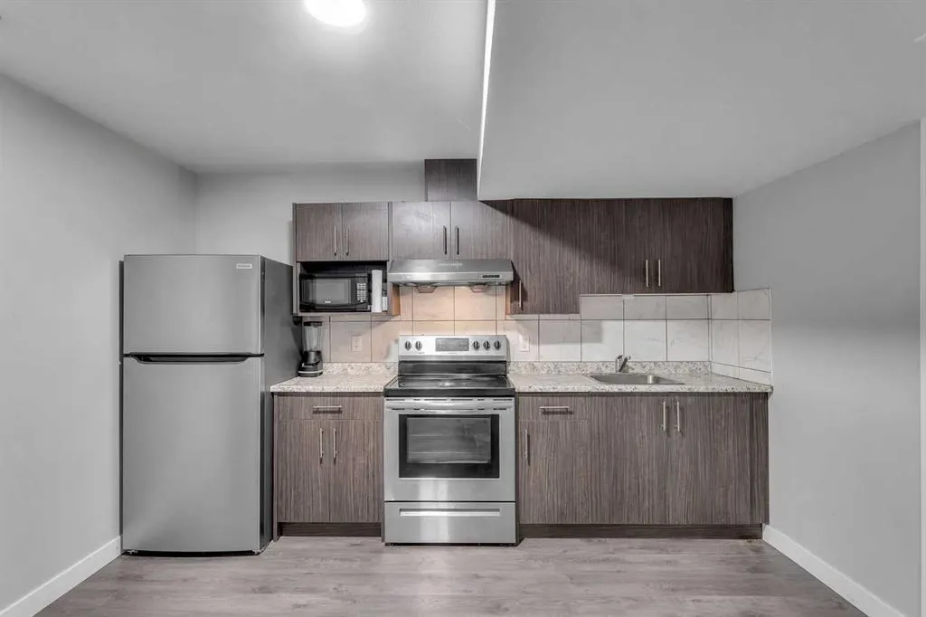 445 South Point Glen SW