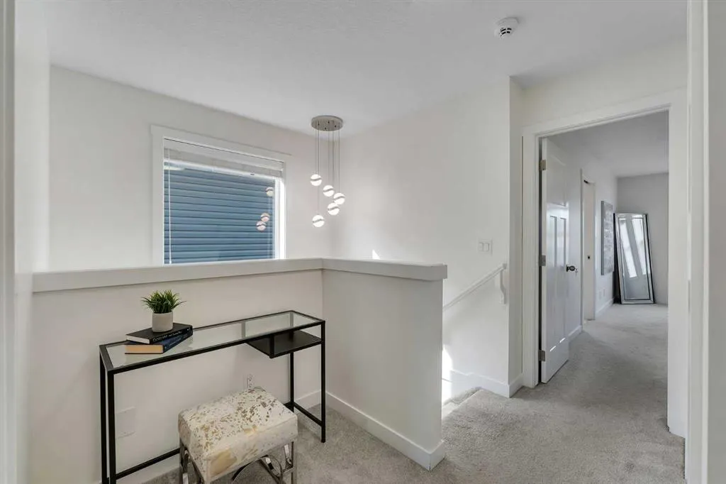445 South Point Glen SW