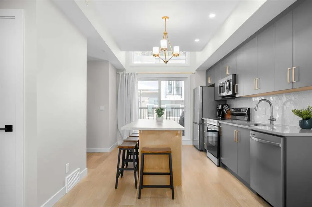 750 Harvie Heights Road, #204