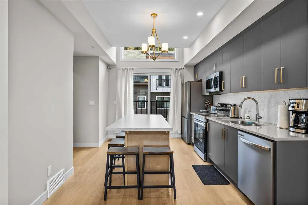 750 Harvie Heights Road, #204