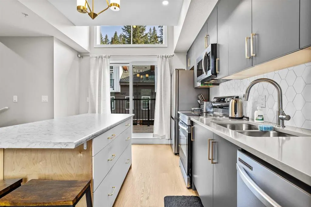 750 Harvie Heights Road, #204