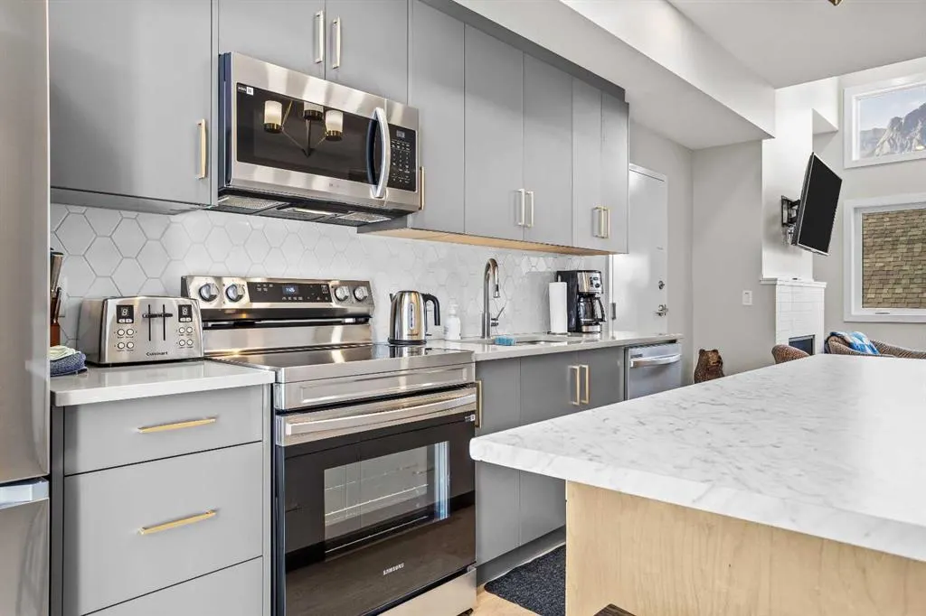 750 Harvie Heights Road, #204