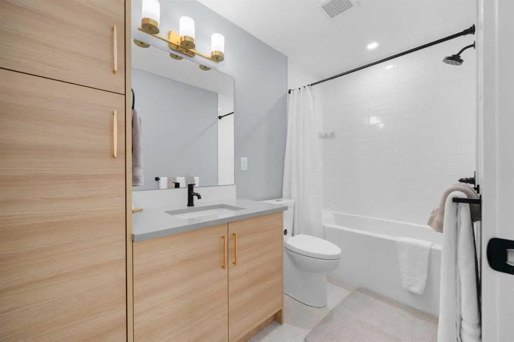 750 Harvie Heights Road, #204