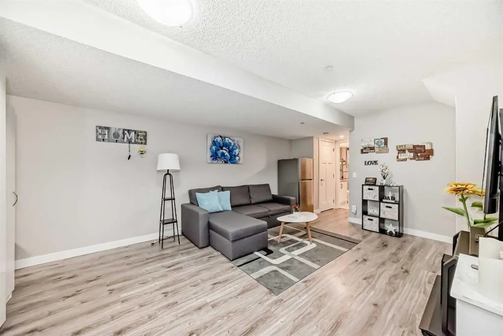 720 Livingston Hill NE